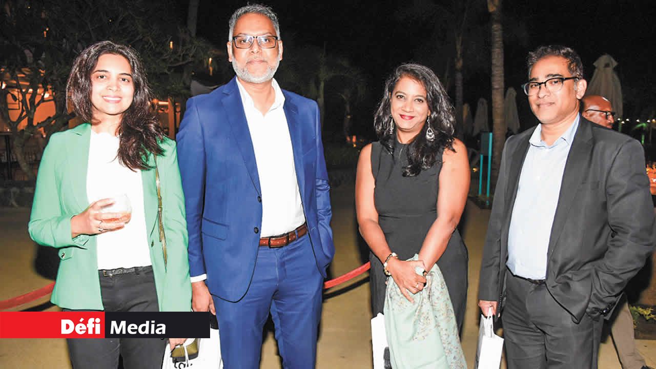 Nushrat et Taariq Budullah, Shailaja Seebaluck et Vyankoj Mulloo.