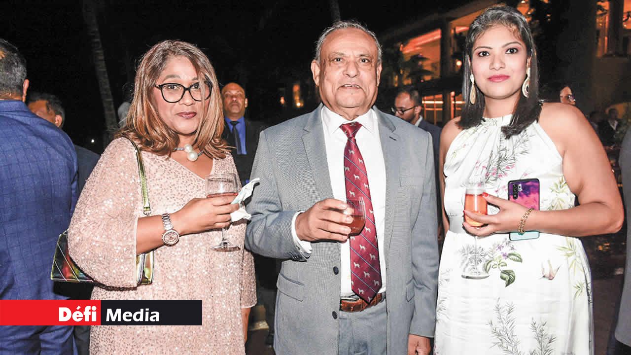 Sandrine Valère, Sooroojdev Phokeer et Shaveenatree Woodun-Mahadea.