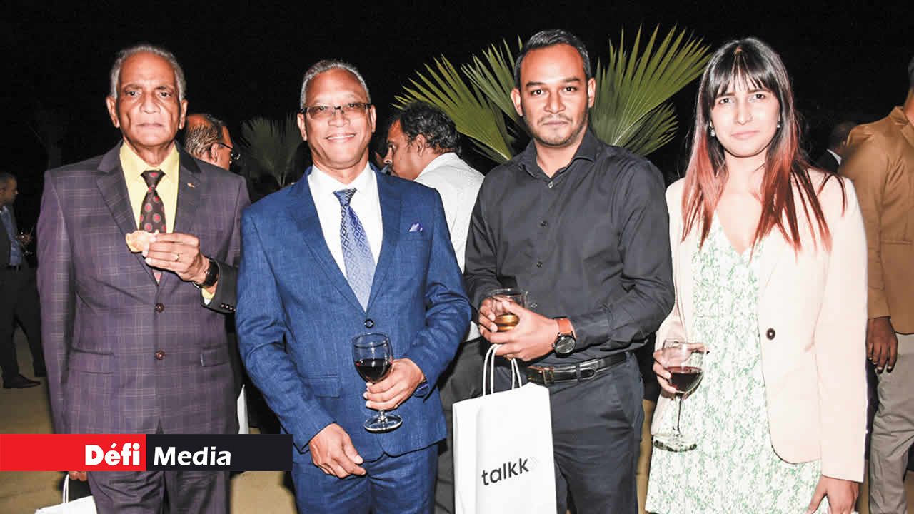 Deva Balnock, Daniel Saramandif, Vivek et Chetna Raghoo.