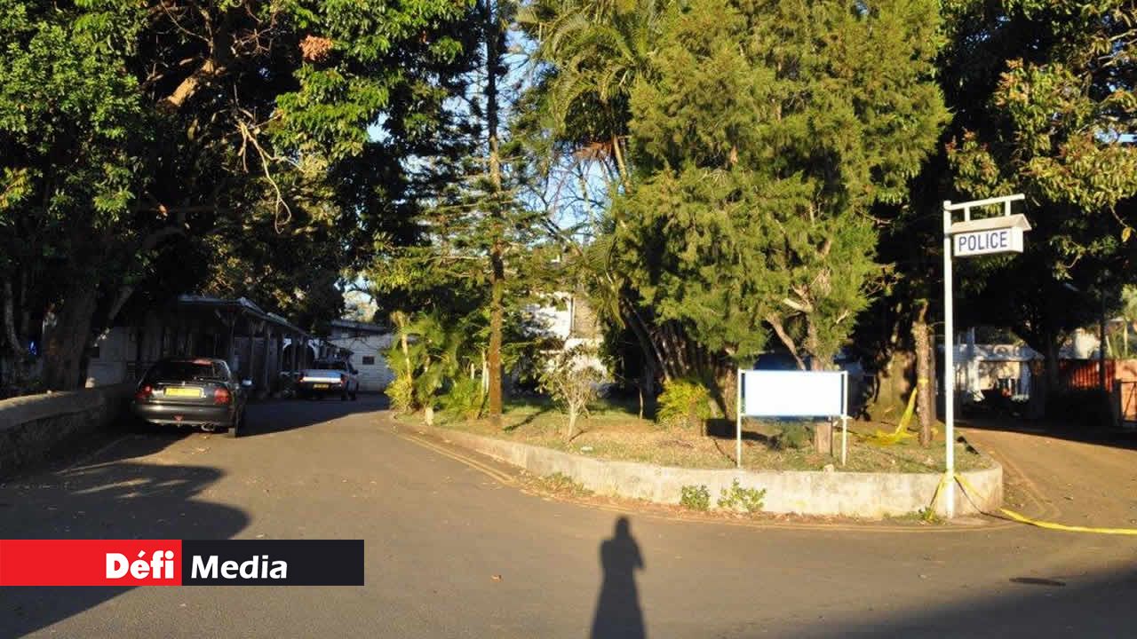 Le Français a porté plainte au poste de police de Moka.