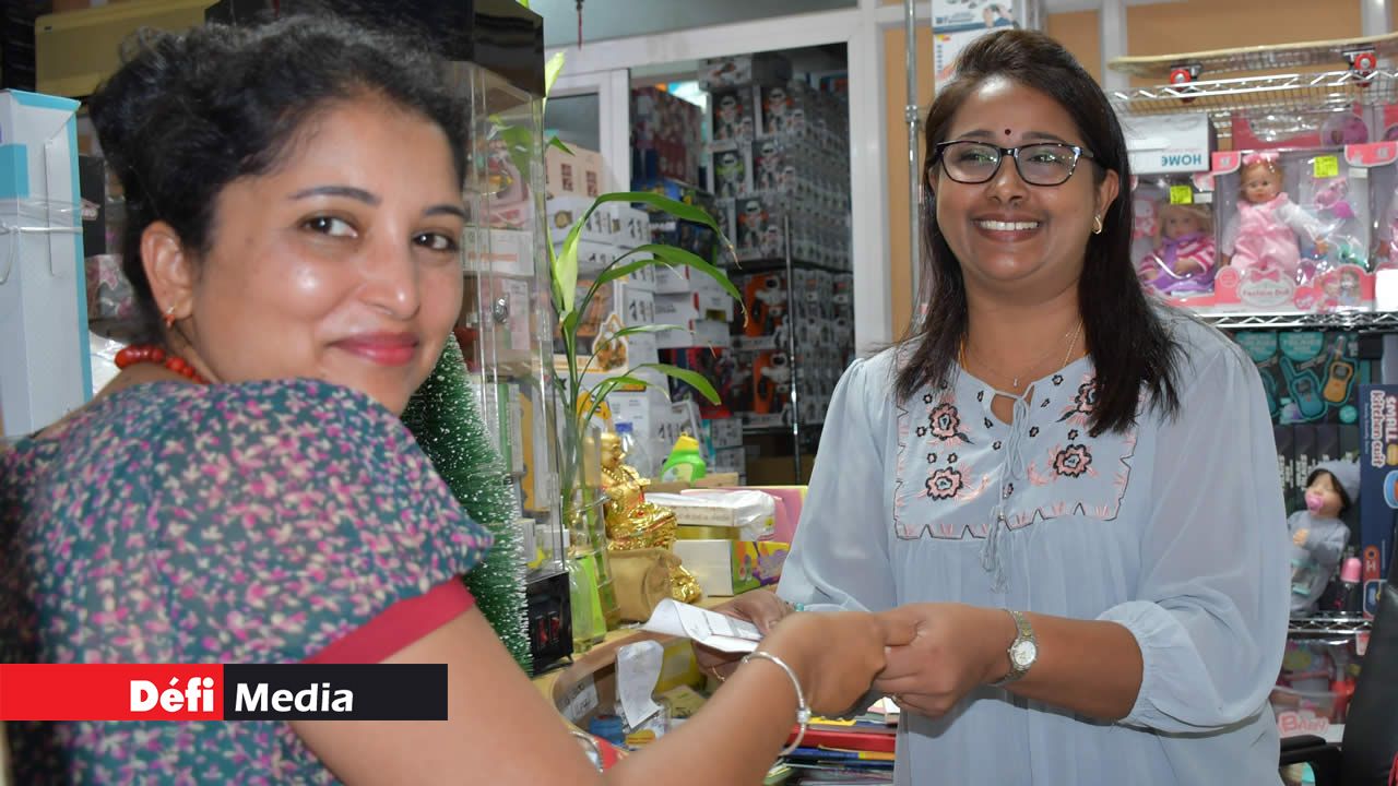La gérante de Caravelle Ltd, Vanita Sangamayya, accueillant ses clients qui viennent des quatre coins de l’île.