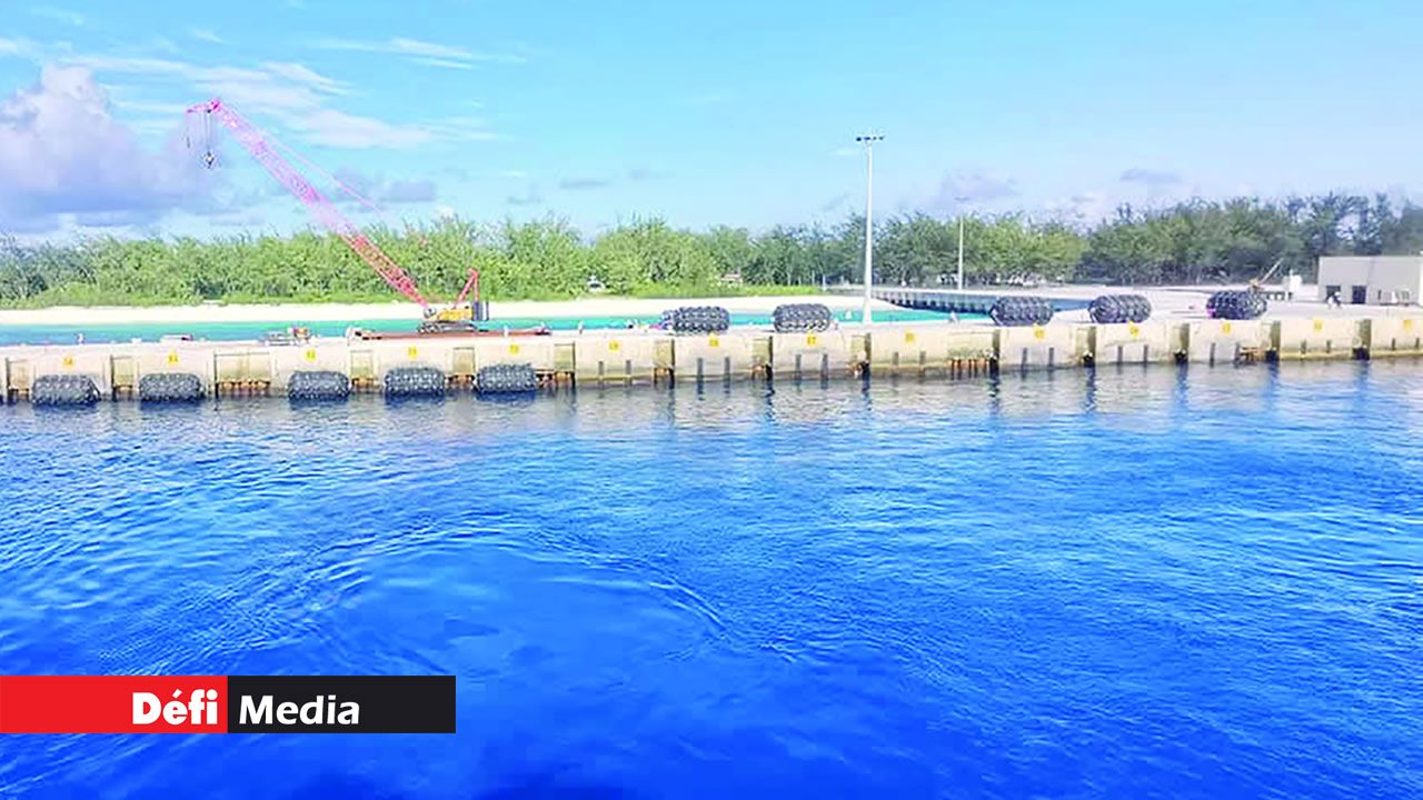Le St-James Jetty se dresse majestueusement au-dessus de la rade d’Agaléga.