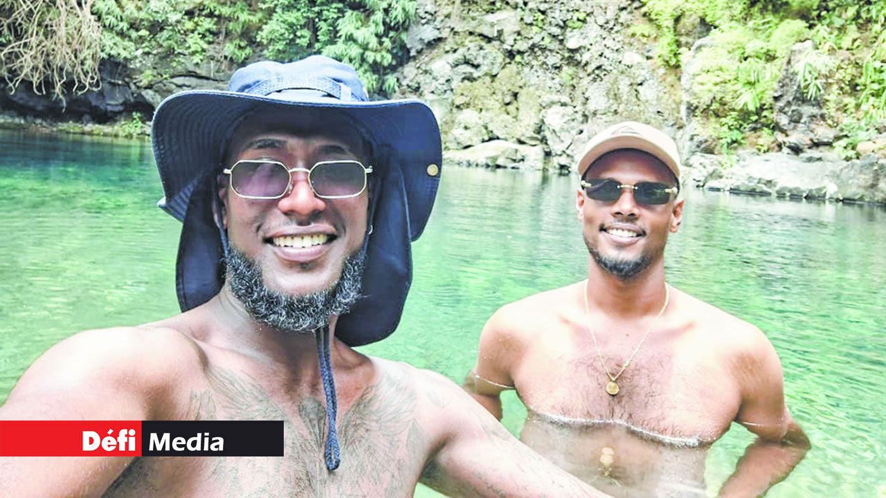 Les cousins Avi (à l’arrière-plan) et Gavesh étaient inséparables.