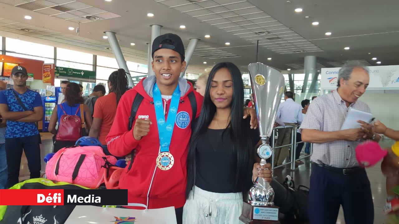 Warren Robertson et sa petite amie. Warren Robertson et sa petite amie.