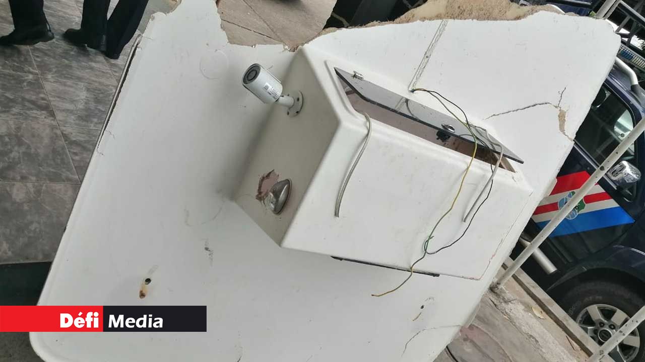 Photo des premiers débris du speedboat à bord duquel se trouvaient les deux amis