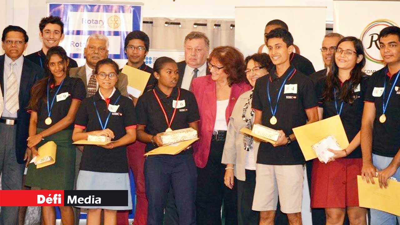 English Speaking Union Finals: Sanjana Chooneea wins 2017 Public Speaking Competition