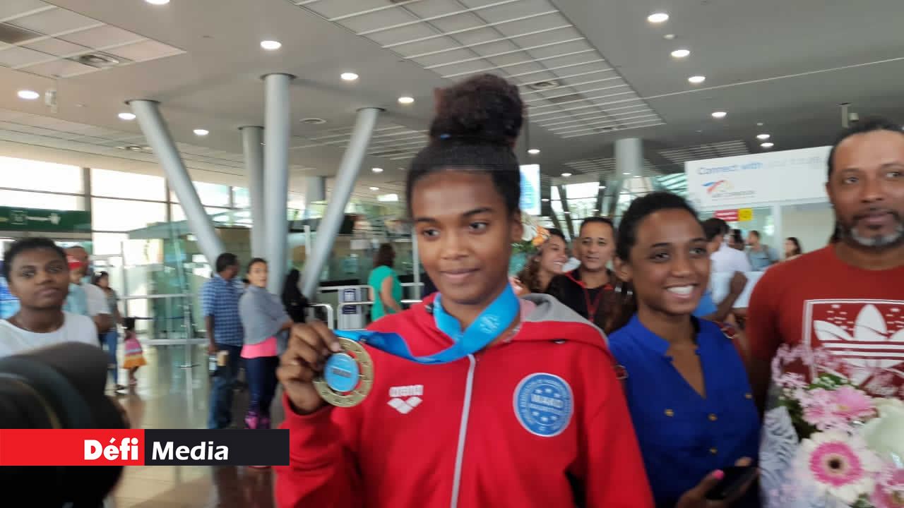 Stania Rathbone a remporté la médaille de bronze chez les moins de 52 kg. Stania Rathbone a remporté la médaille de bronze chez les moins de 52 kg.