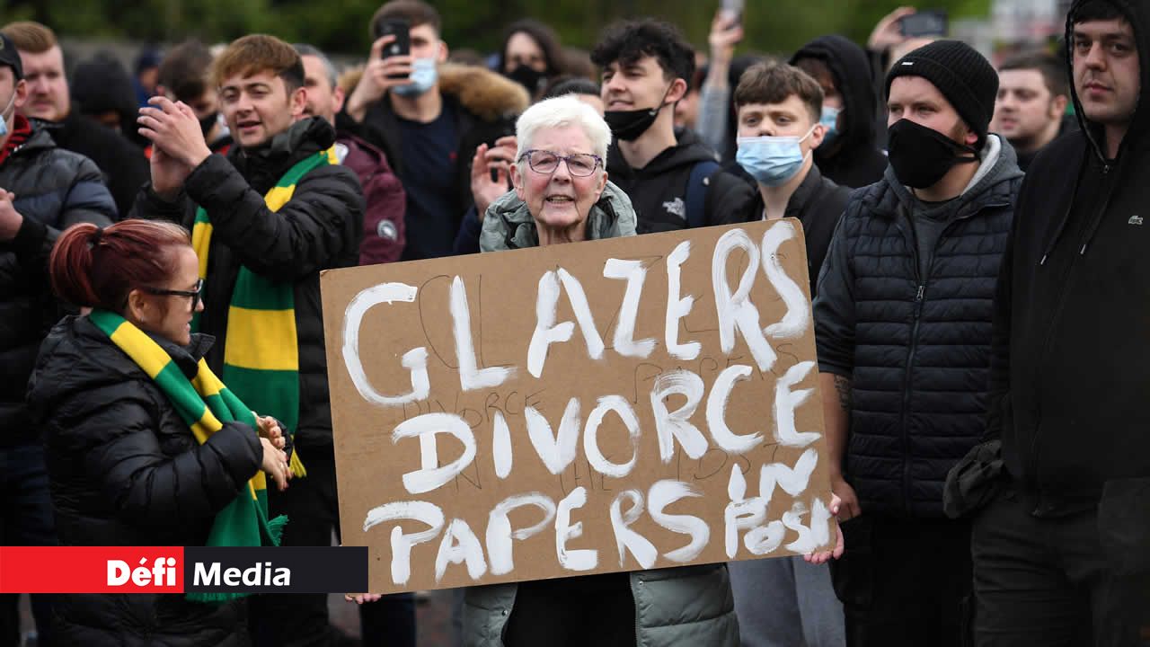 ? Avant le match, des manifestants ont protesté contre les propriétaires de Manchester United devant le stade d'Old Trafford dans le nord-ouest de l'Angleterre Protestation