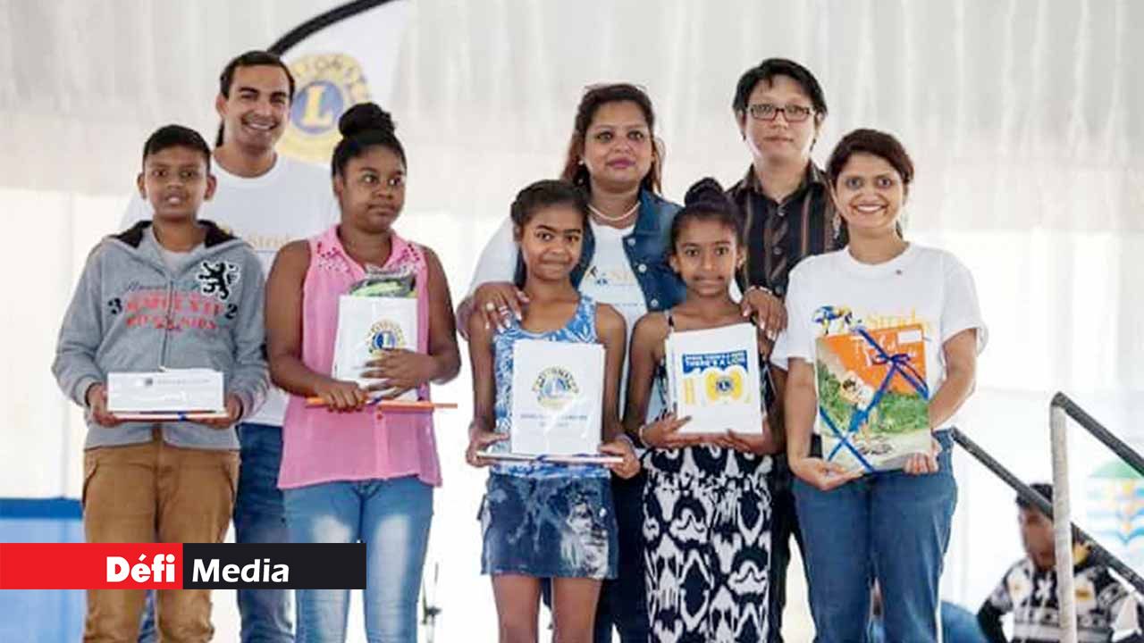 Greeting cards collection launched by Lions Club Curepipe
