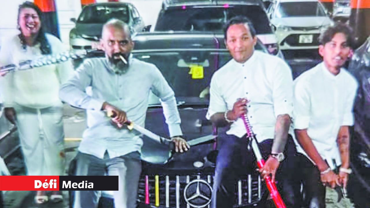 Le gang était composé notamment de (de g. à dr.) Karuna Sookur, Stephan Christophe Moolee, Robert John Ross Wenden et Krishiduth Prabhakar Maton.