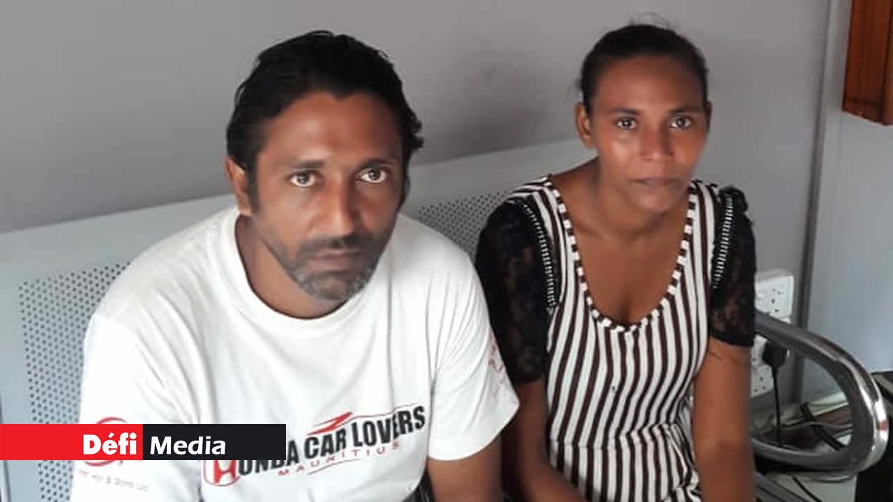 Naushad et Bibi Shaheen.