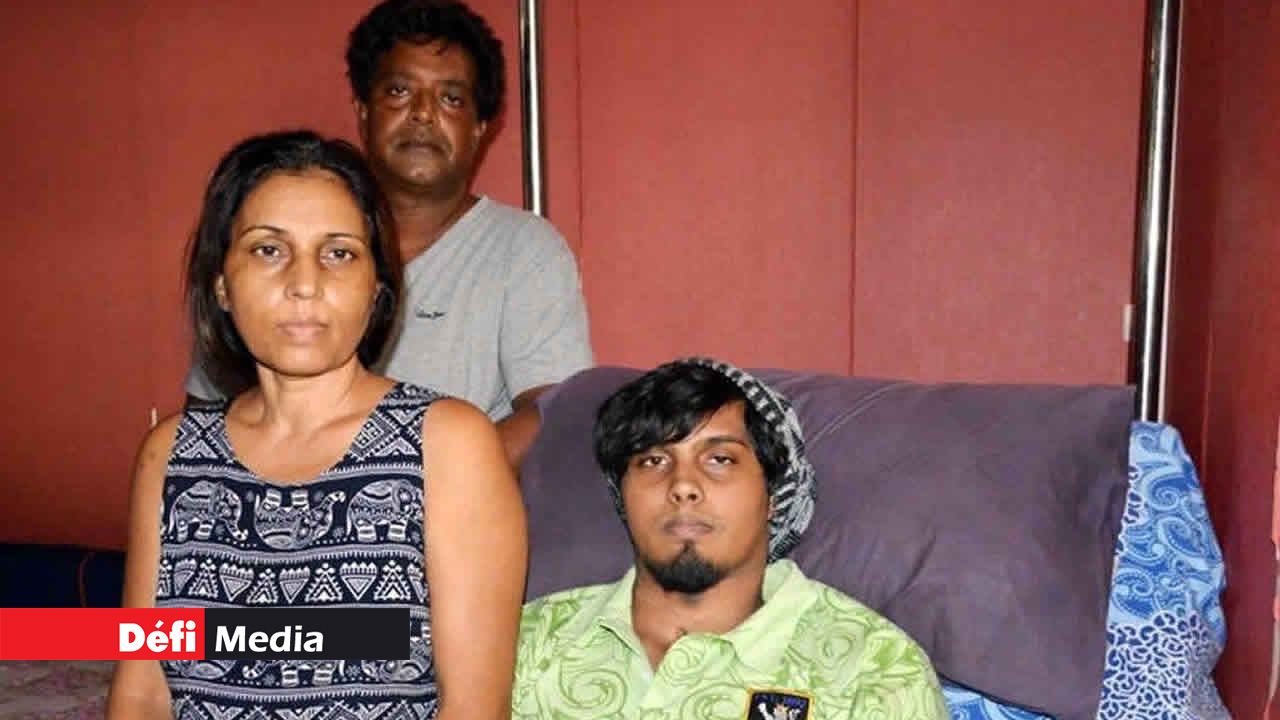 Sarhvesh Racktoo et ses parents.