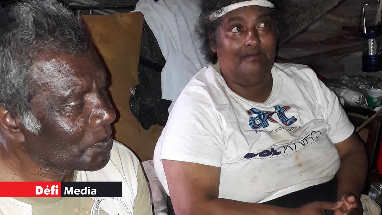 Indira et Ram, qui ne jouissent pas d’une bonne santé, vivent avec leur fils qui est lui aussi malade.