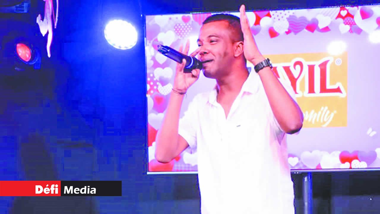 Krishnen Oothendee des Zilwa était sur scène.