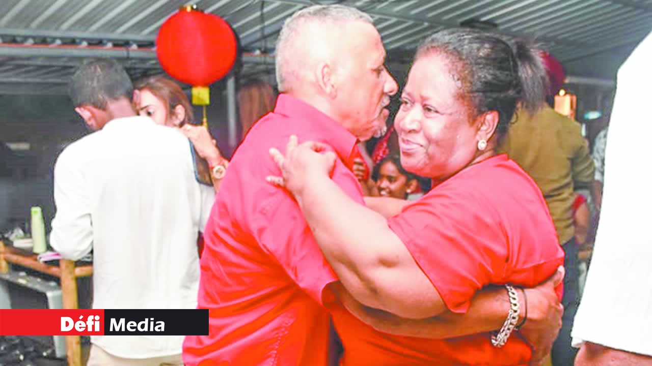 Les spectateurs ont dansé sur des slows, entre autres.
