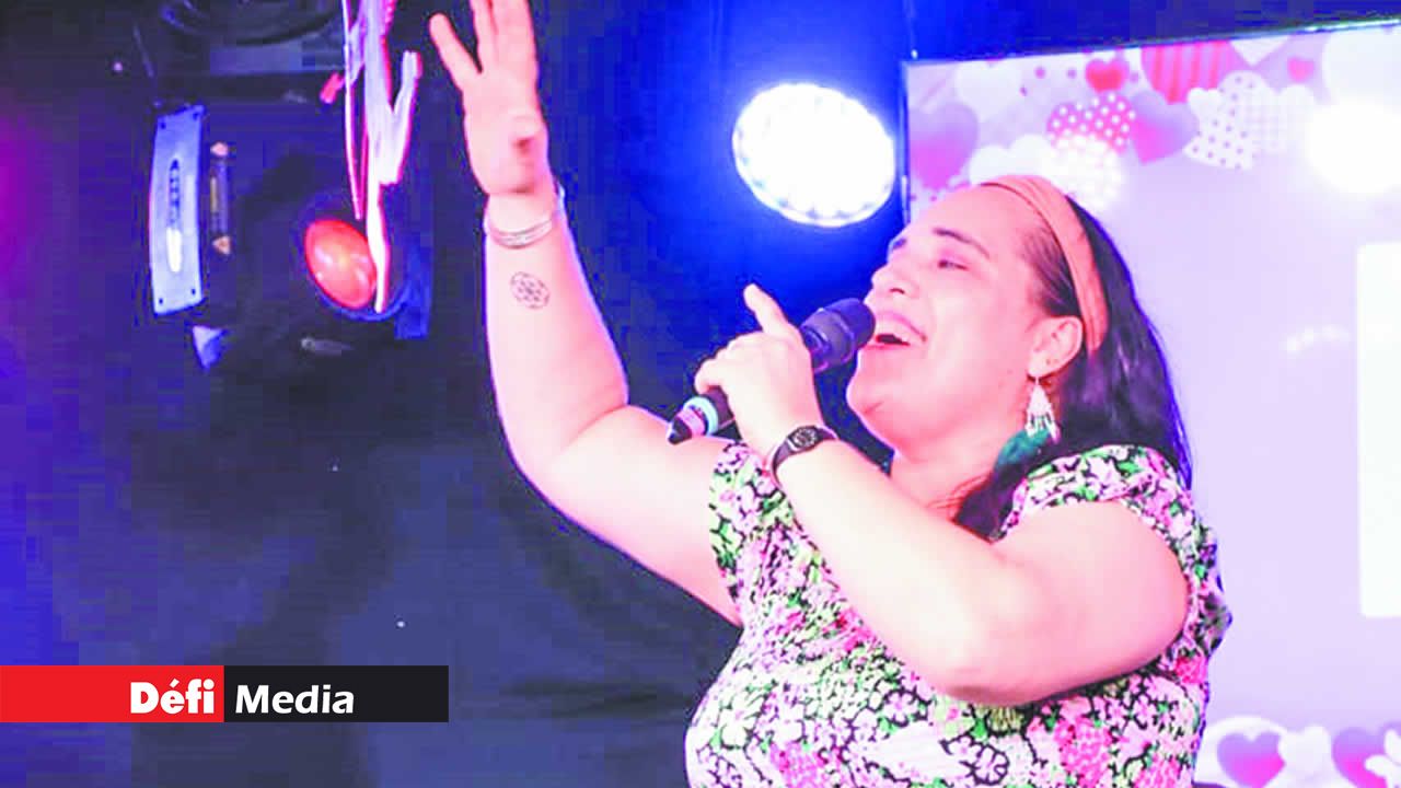 Émilie Poupard a interprété « Missie Kontroler », un tube datant de 1999.