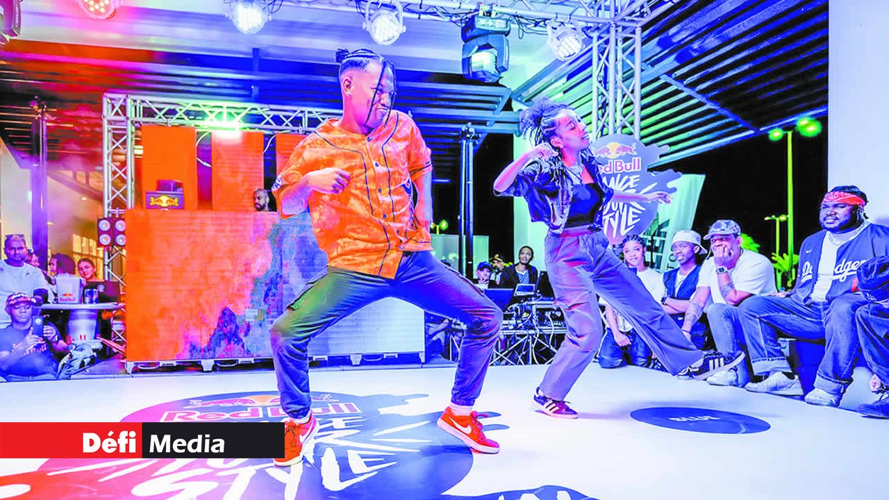 Les danseurs ont dû improviser sur des musiques surprises du DJ.