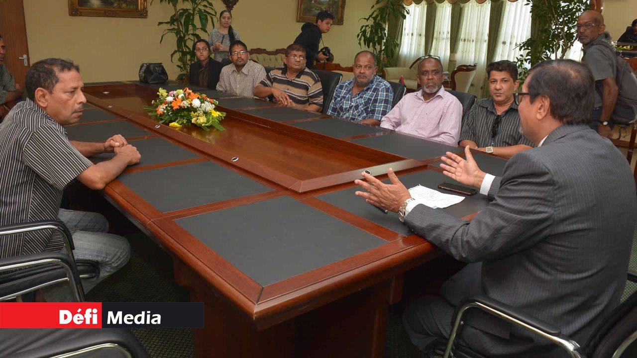Quatre membres de la famille Janoo sont toujours portés manquants. Leurs proches ont rencontré le vice-Premier ministre Soodhun vendredi.