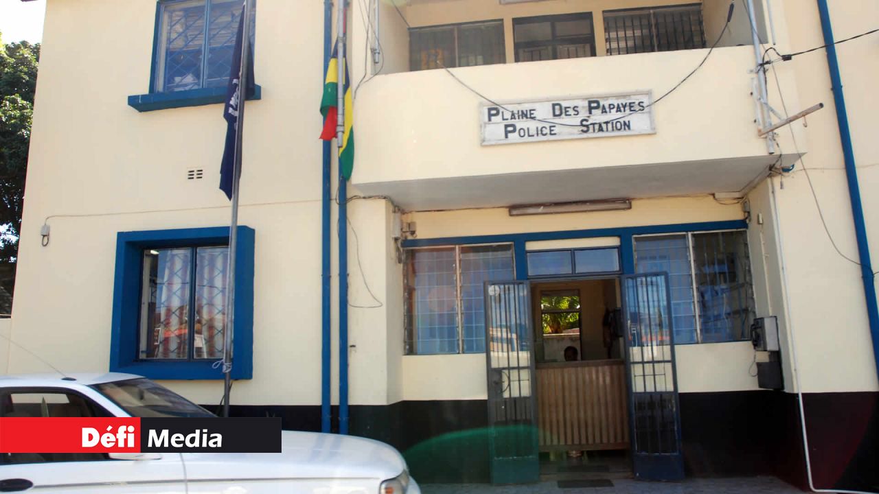 Dans sa déposition aux policiers de Plaine-des-Papayes, la collégienne relate avoir fait la connaissance de Charian M., alias Rouben, en juillet dernier.