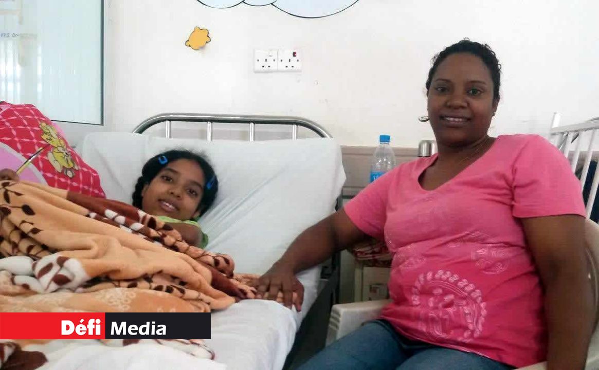 Julia Drack en compagnie de sa mère.