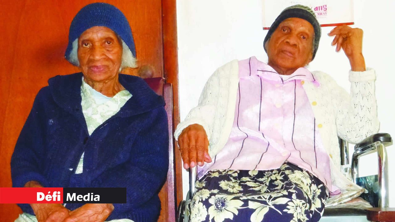 Les sœurs nonogénaires Gabrielle et Lucrétienne Harpon.