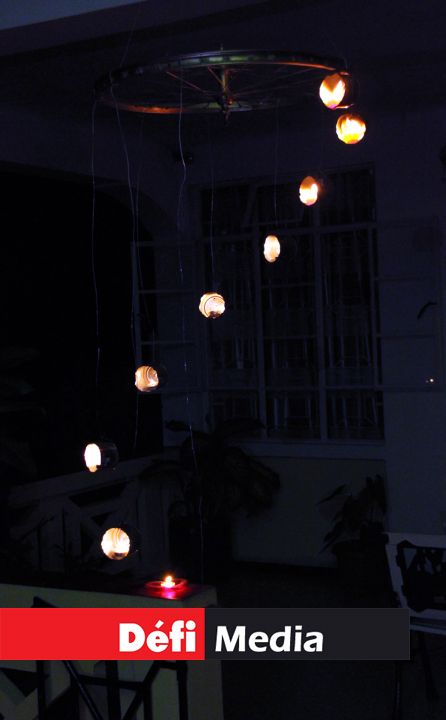 Voilà ce que Diya Rughoobur arrive à faire avec une roue, des canettes et des bougies.