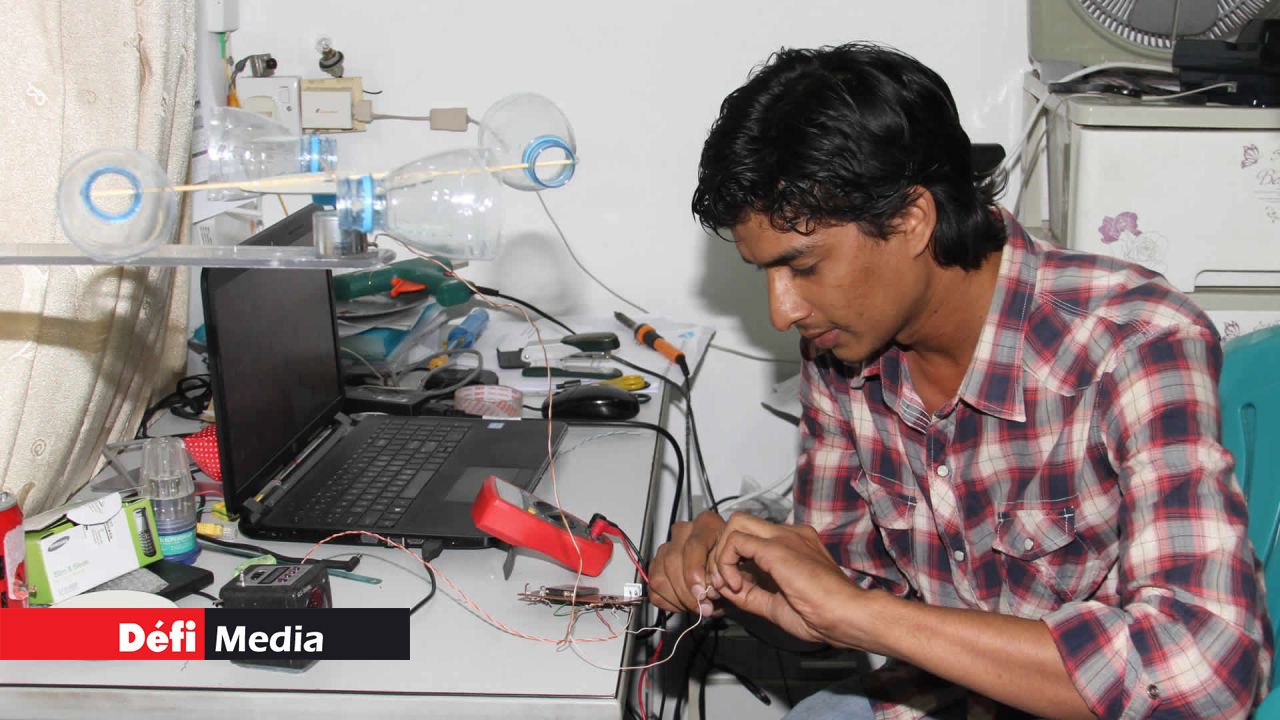 Salick Twafick et son installation éolienne.