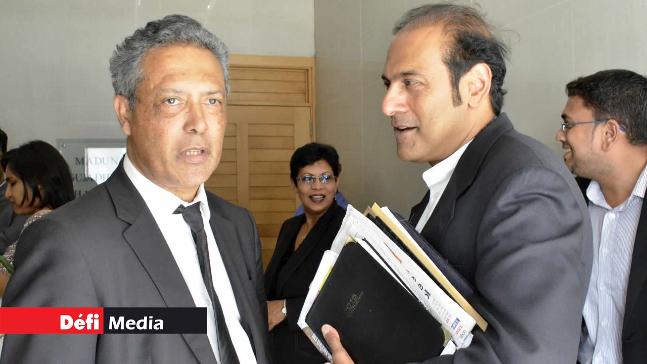 Le Président du Bar Council et Steven Obeegadoo.