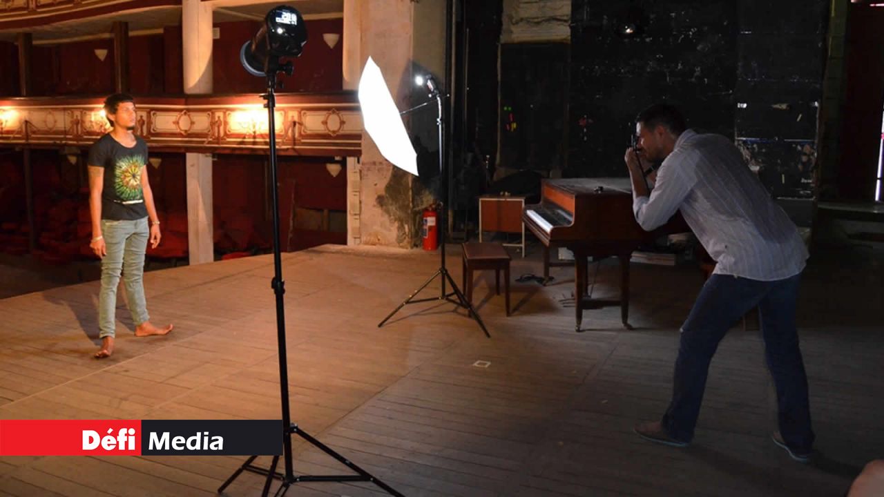 Il photographie le danseur Emmanuel Chellen.