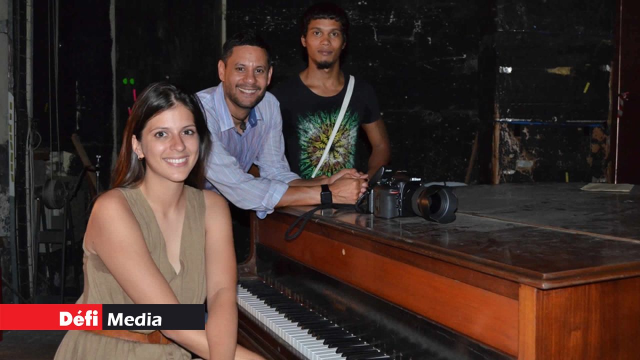 Paul Choy, entouré de Nathalie Lesage
et d’Emmanuel Chellen.