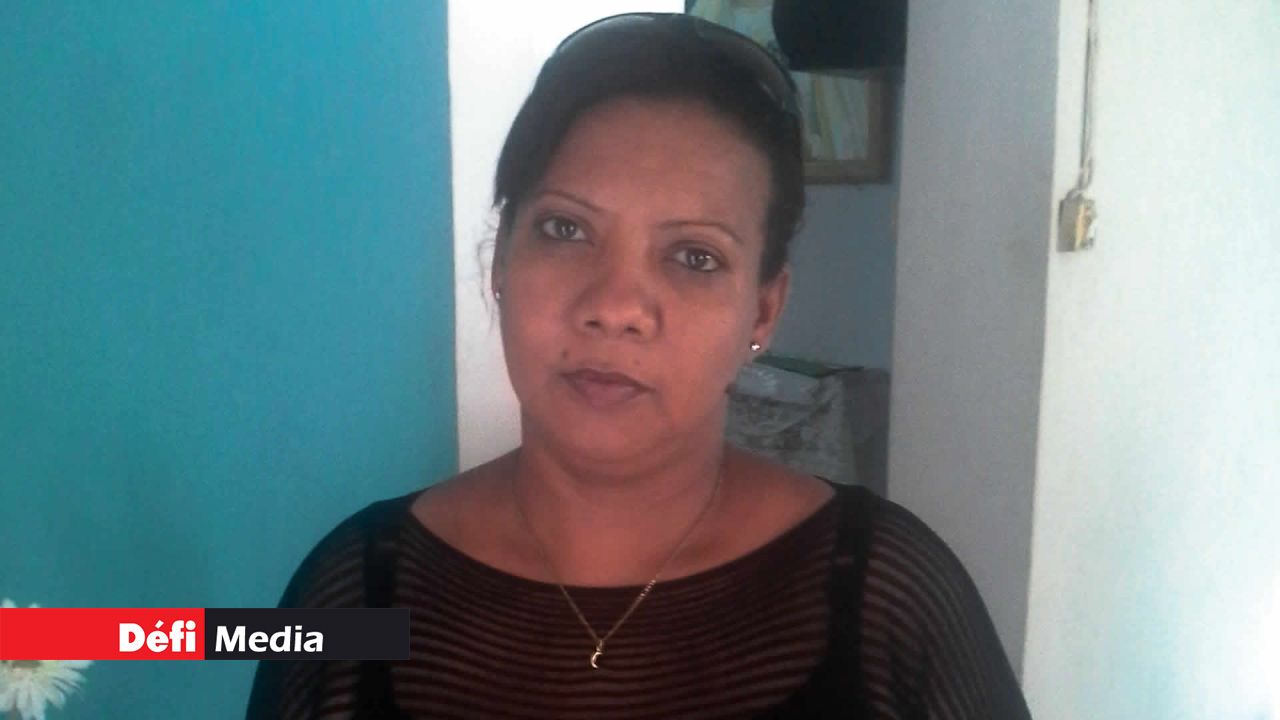 Ses passe-temps demeurent la musique,
la lecture, le cinéma et le shopping.