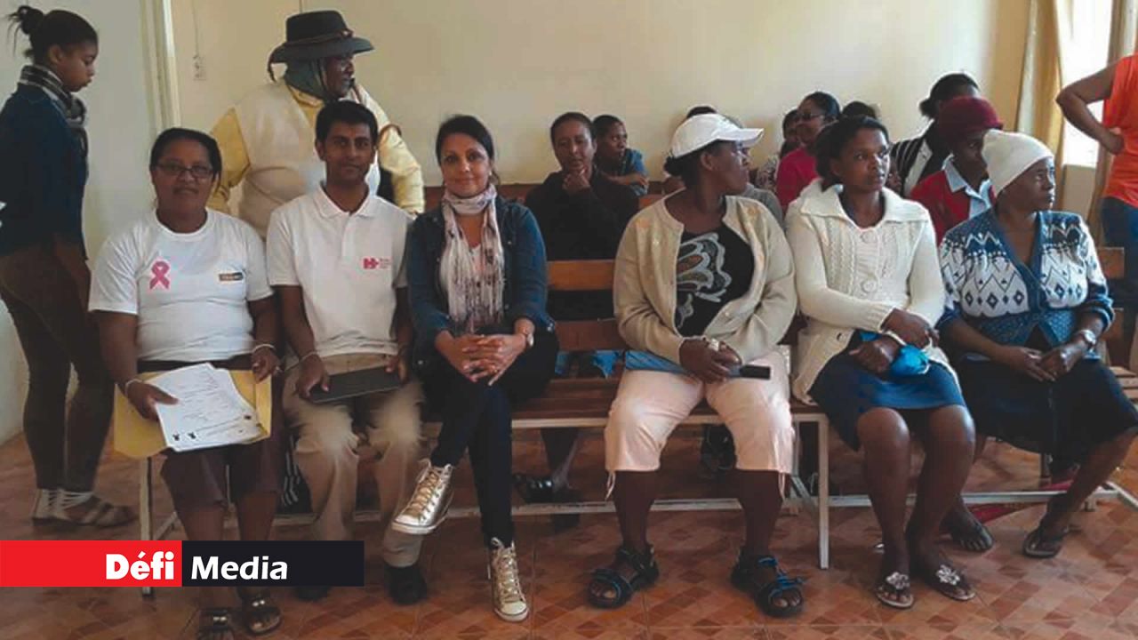 Shamima (au centre), lors d’une campagne à Rodrigues.