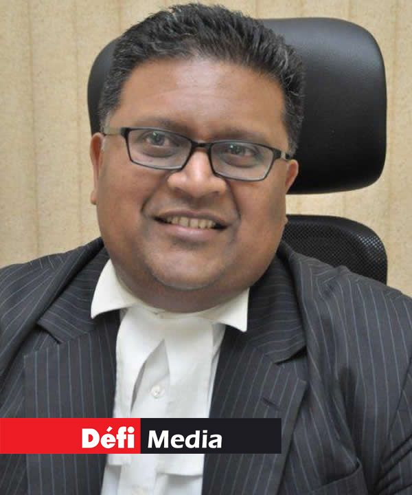 L’avocat Neil Pillay