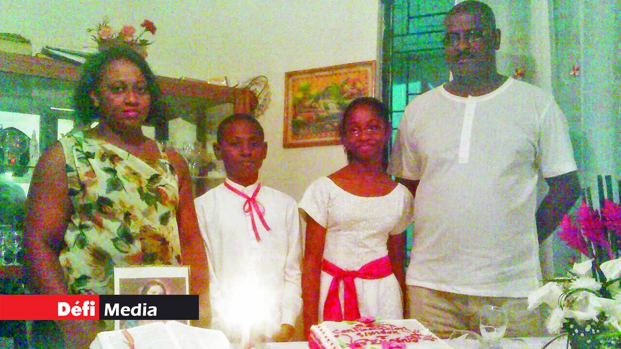 La famille Chaton fête la Noël dans la pure tradition catholique.