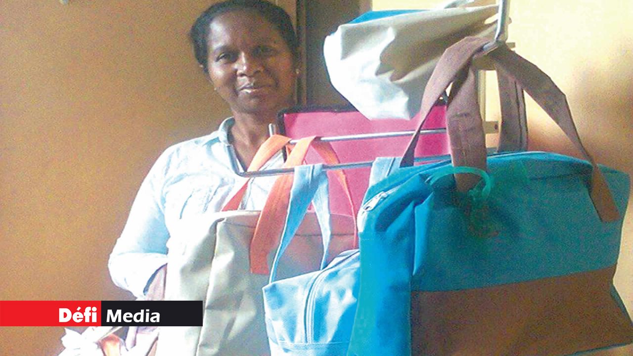 En septembre 2015, Marie-Josée s’est lancée dans la fabrication des sacs en PVC.