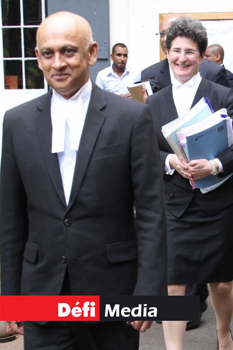 Deux des avocats de Pravind Jugnauth, Me Raouf Gulbul et Clare Montgomery.