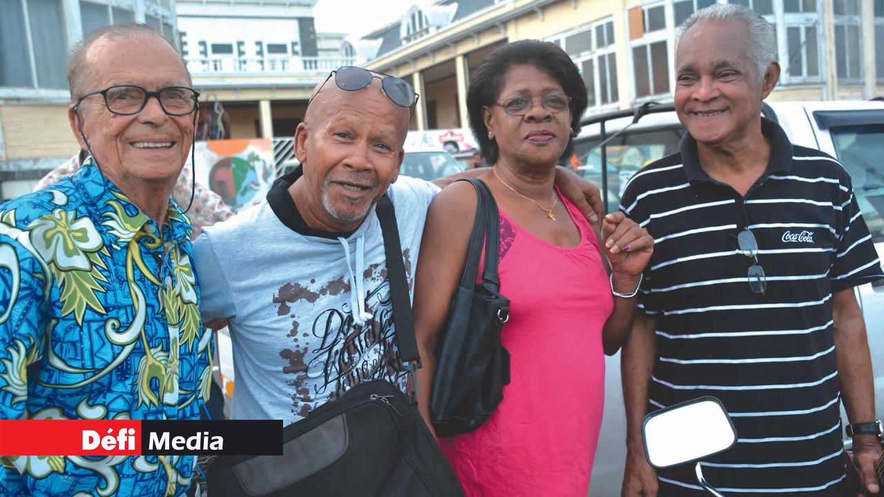 Quatre grands du séga : Serge Lebrasse, Roland Fatim,
Micheline Virahsawmy et Marclaine Antoine.