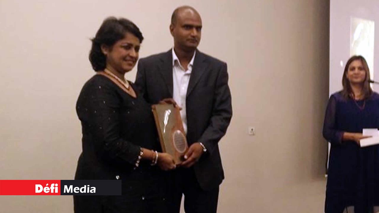 Nawaz Noorbux de Radio Plus s’est distingué dans la catégorie « meilleure production radiophonique »