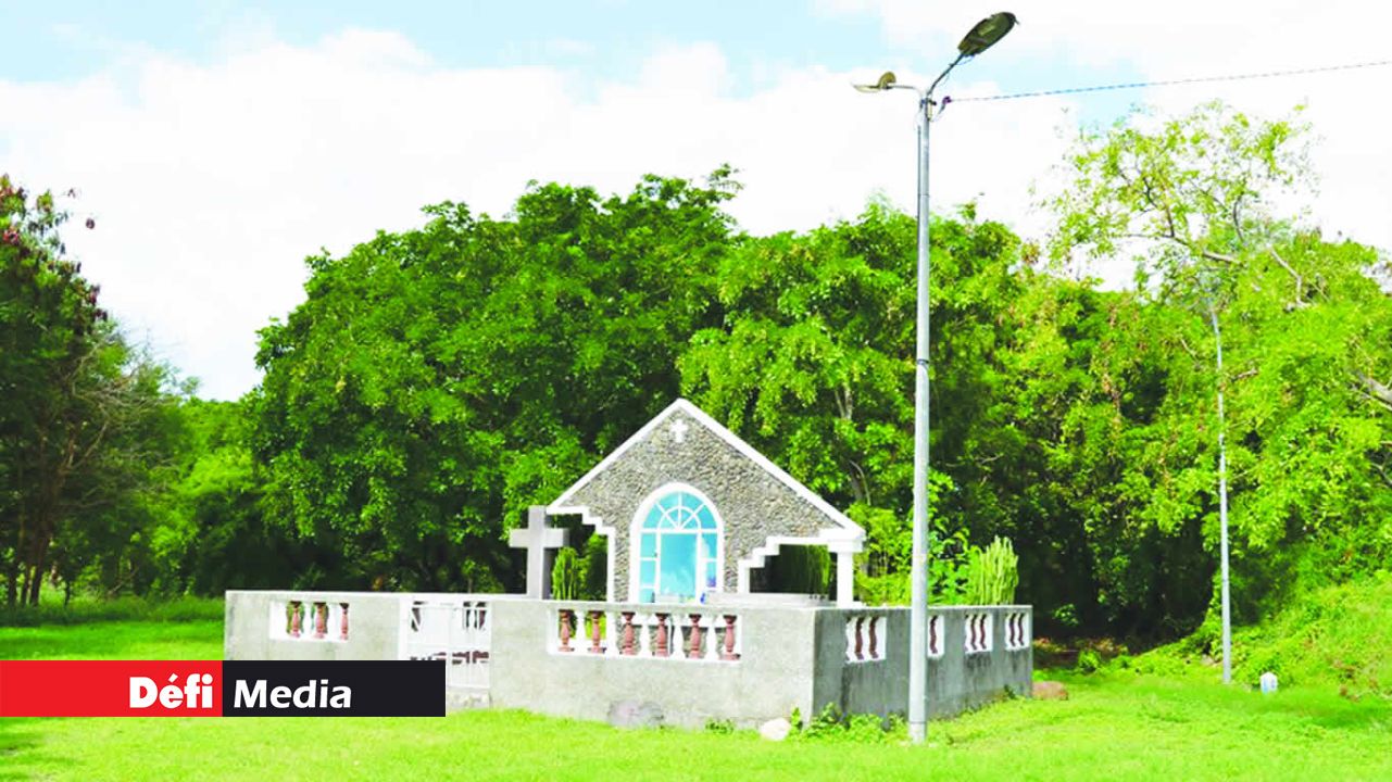 Ceux qui fréquentent Bain-des-Dames, dont les dévots qui prient à la grotte se disent à nouveau en sécurité.
