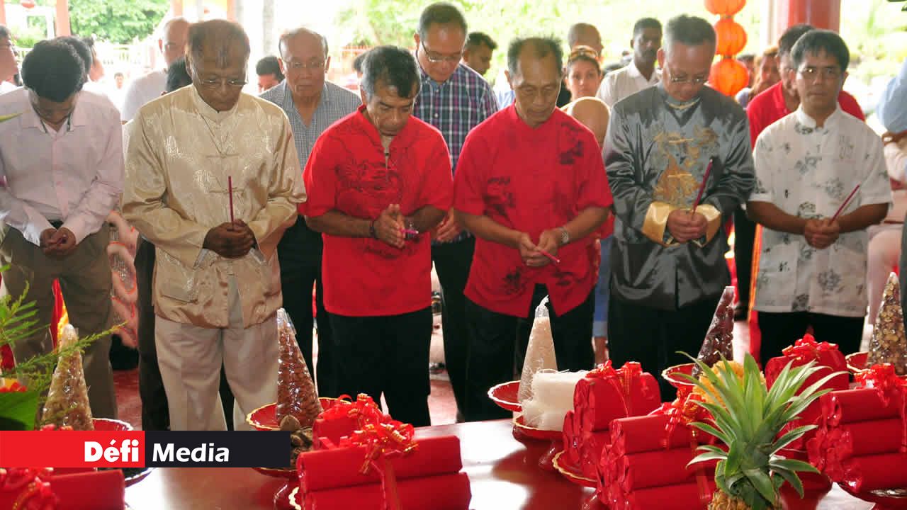 Moment de recueillement à la pagode Kwan Tee en ce jour de l’An.