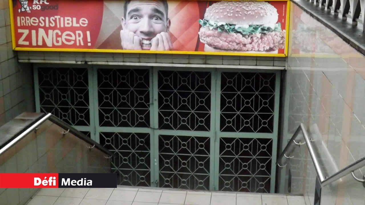 Le passage piéton souterrain reliant le Caudan Waterfront au Harbour Front était fermé.