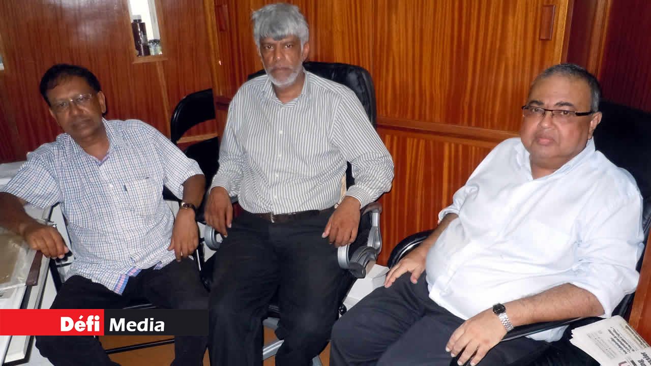 (De gauche à droite) Kentis Sooria Moorthy, Siddique Khodabocus et Nawaz Dauhoo.