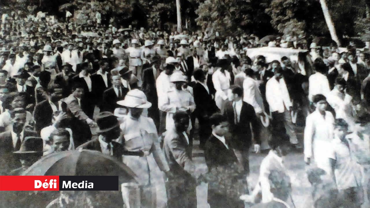 La foule lors des funérailles de Guy Rozemont.