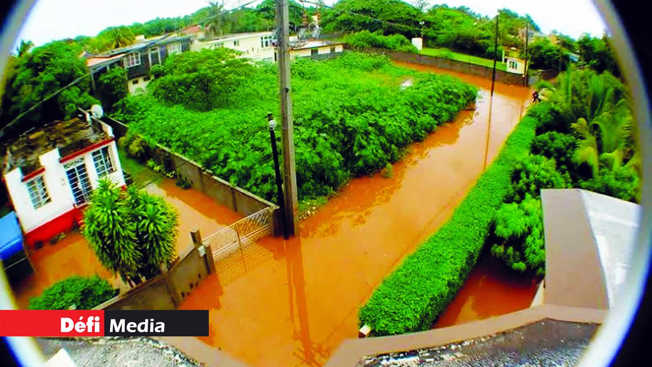 Selon le propriétaire, ces inondations sont causées par des travaux inachevés.