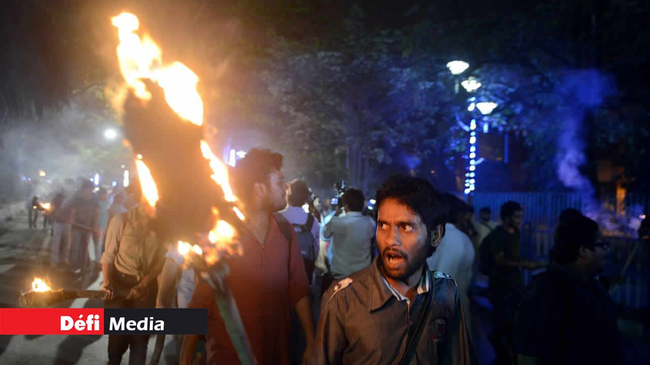 Plusieurs étudiants et des professeurs ont manifesté à travers l’Inde pour dénoncer cette arrestation