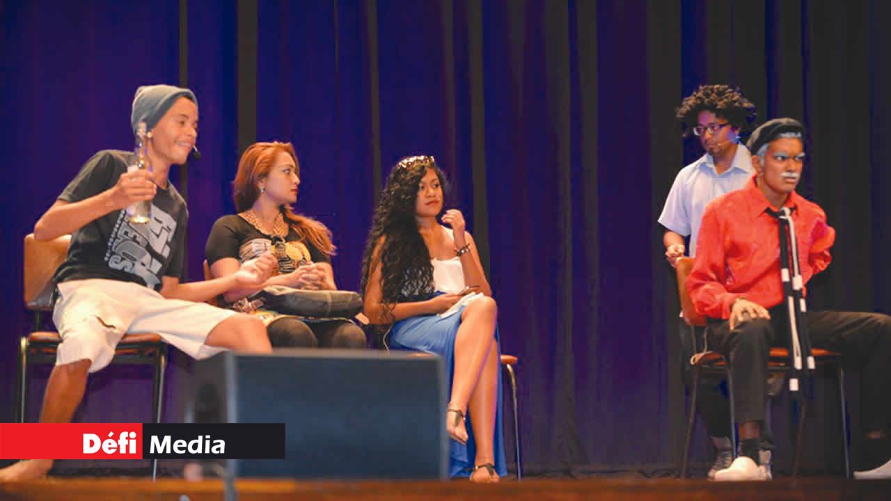 Le sketch ‘Dan bis’ a permis à de jeunes
humoristes
de faire montre de leur talent.