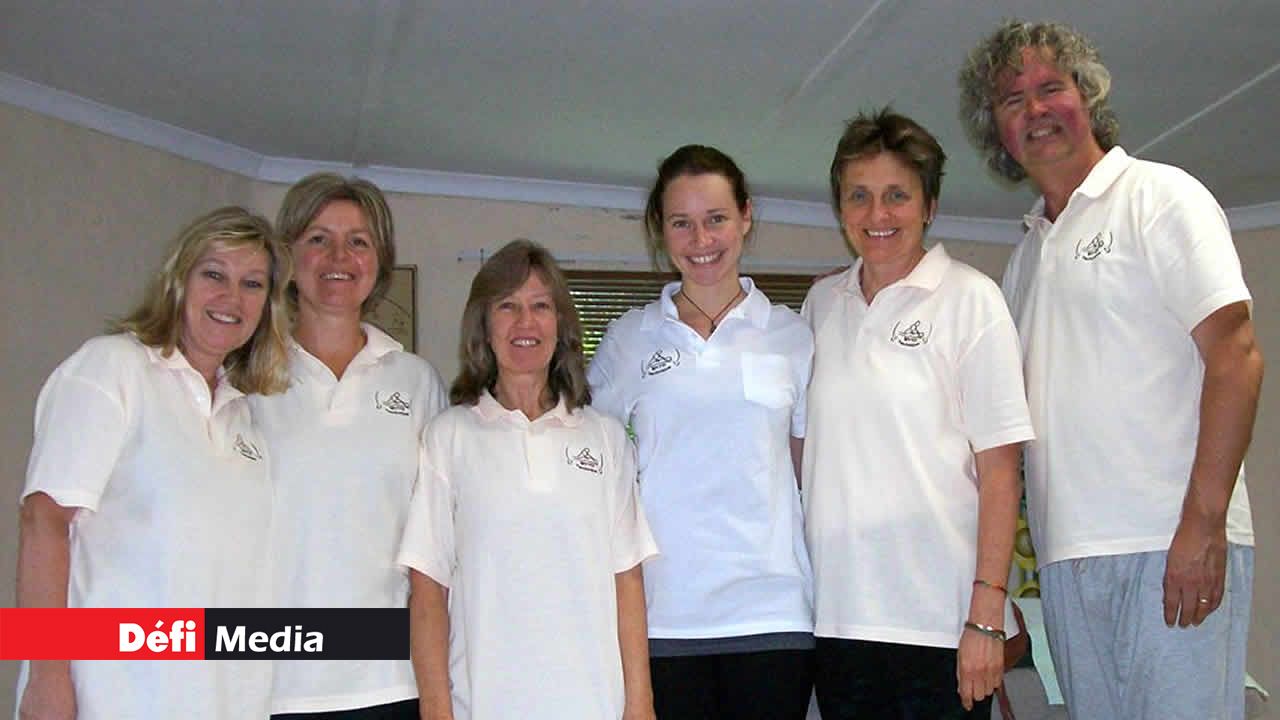 Le Dr Martin Combrinck (extrême droite) et son equipe.