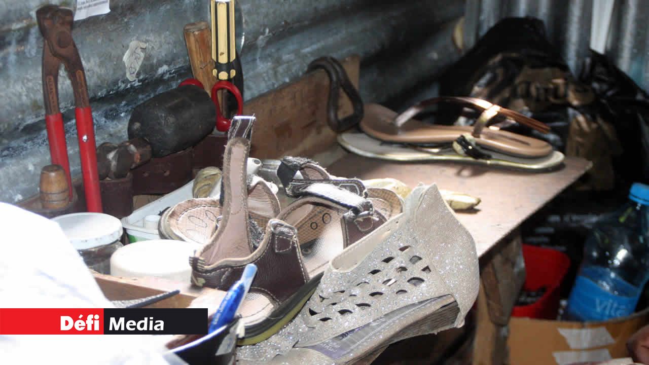 Des tournevis, une tenaille et un marteau sont les outils qu’utilise Sabrina dans son quotidien.