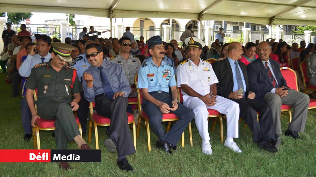 Des haut gradés de la force policière.