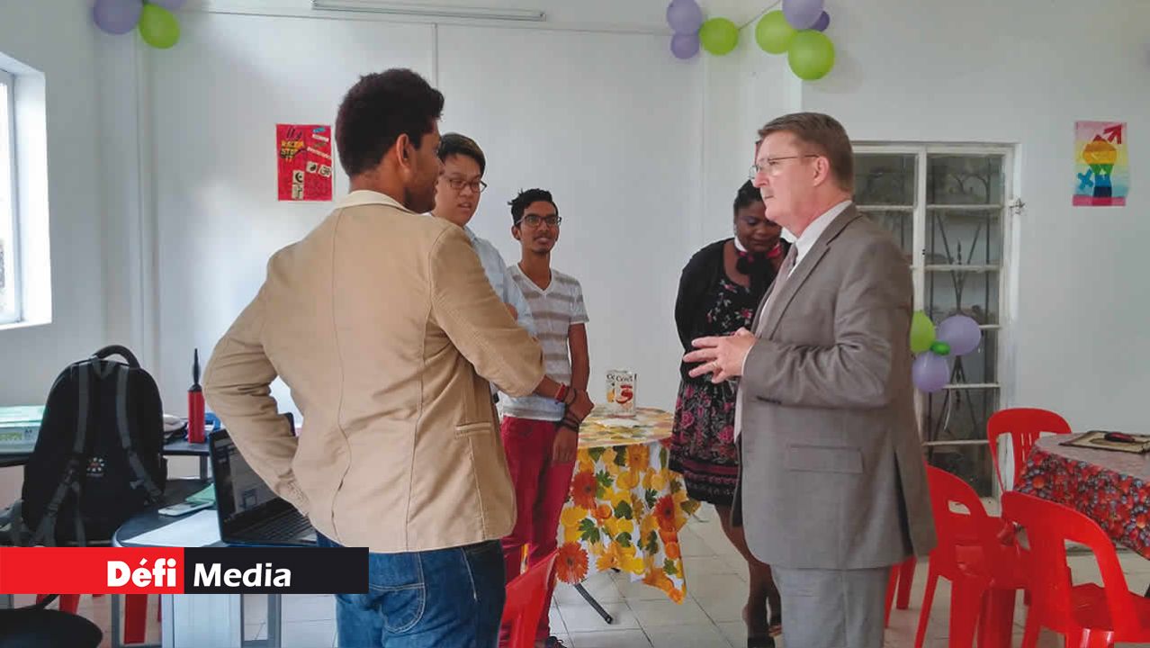 Shayne Kevin (à g.) a découvert son homosexualité à l’âge de 13 ans.